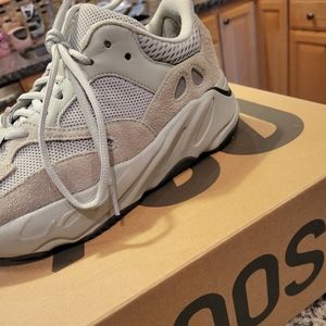 Yeezy boost 700